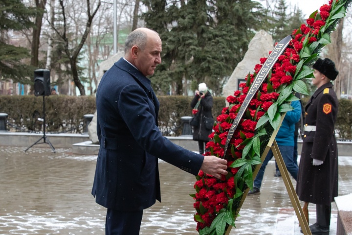 В день защитника Отечества Глава Карачаево-Черкесии возложил цветы к Вечному огню